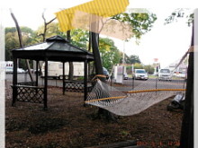 ちょっとした休憩場です。
ゆったりしたハンモックもあります。